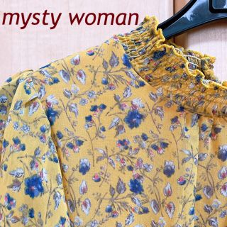 ミスティウーマン(mysty woman)のmysty woman 小花柄トップス(シャツ/ブラウス(半袖/袖なし))