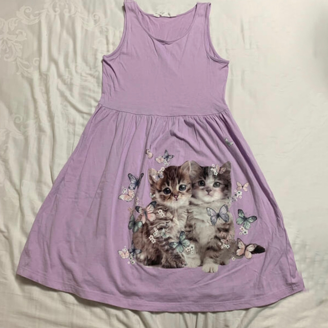 H&M(エイチアンドエム)のねこプリントのワンピース キッズ/ベビー/マタニティのキッズ服女の子用(90cm~)(パジャマ)の商品写真