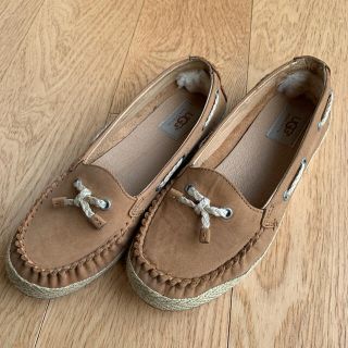 アグ(UGG)のUGG モカシン フラットシューズ(スリッポン/モカシン)