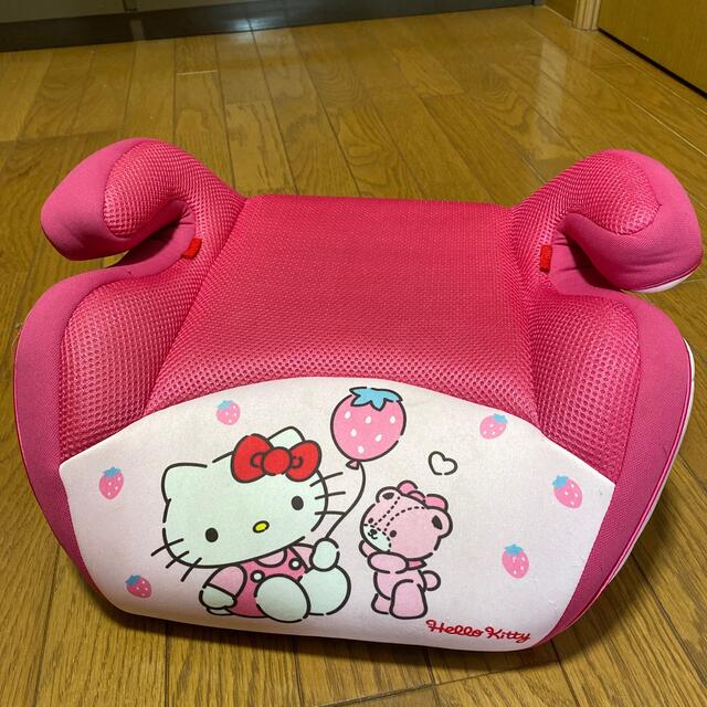 Hello Kitty  ジュニアシート　いちごのふうせん キッズ/ベビー/マタニティの外出/移動用品(自動車用チャイルドシート本体)の商品写真