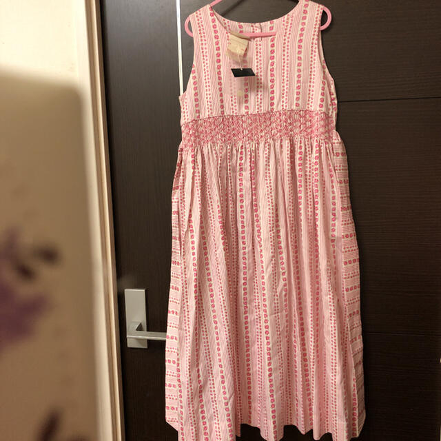 LAURA ASHLEY(ローラアシュレイ)のローラアシュレイ　ワンピース　8才　新品 キッズ/ベビー/マタニティのキッズ服女の子用(90cm~)(ワンピース)の商品写真