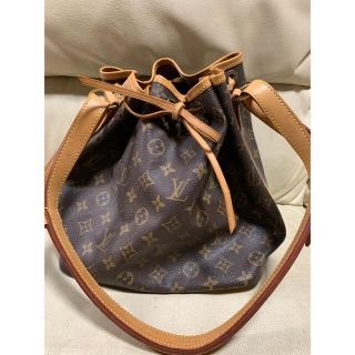 ルイヴィトン(LOUIS VUITTON)の【美品】ルイヴィトン モノグラム プチノエ 巾着 ショルダーバッグ(ショルダーバッグ)