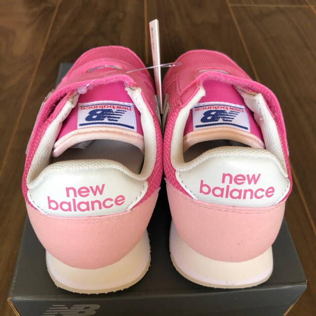 New Balance(ニューバランス)の【新品♪】ニューバランスKV220☆16㎝　ピンク　キッズシューズ　スニーカー キッズ/ベビー/マタニティのキッズ靴/シューズ(15cm~)(スニーカー)の商品写真