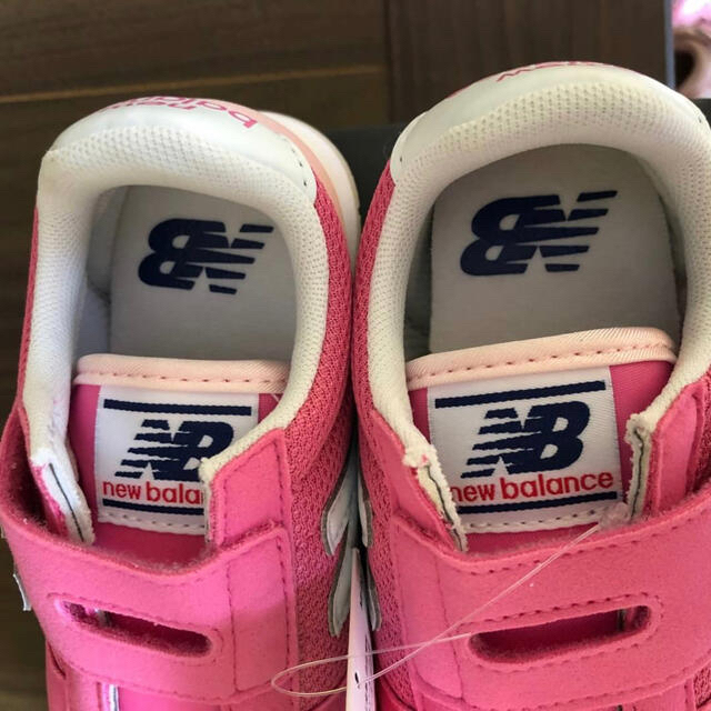 New Balance(ニューバランス)の【新品♪】ニューバランスKV220☆16㎝　ピンク　キッズシューズ　スニーカー キッズ/ベビー/マタニティのキッズ靴/シューズ(15cm~)(スニーカー)の商品写真