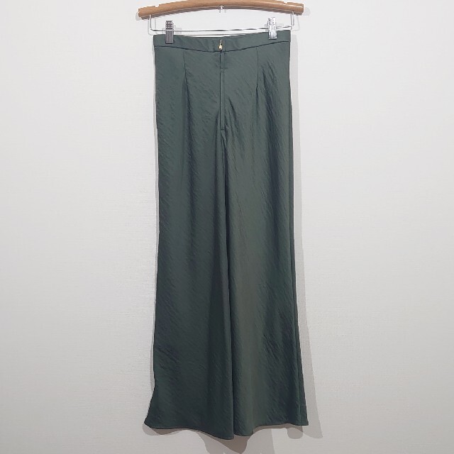 Mila Owen(ミラオーウェン)のサテンバイアスロングスカート レディースのスカート(ロングスカート)の商品写真