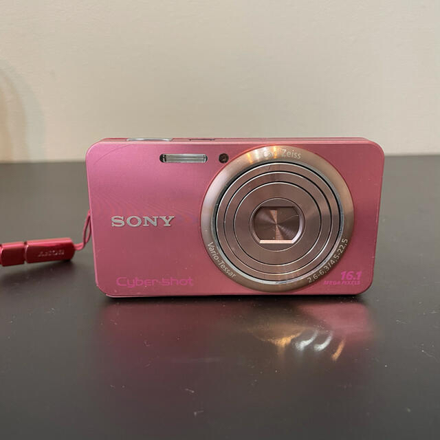 SONY(ソニー)のSONY デジタルカメラ 充電器/ケース SDカード1枚付き スマホ/家電/カメラのカメラ(コンパクトデジタルカメラ)の商品写真