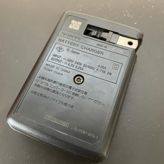 SONY(ソニー)のSONY デジタルカメラ 充電器/ケース SDカード1枚付き スマホ/家電/カメラのカメラ(コンパクトデジタルカメラ)の商品写真