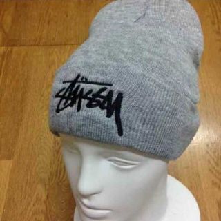 ステューシー(STUSSY)のステューシー ニット帽 灰(キャップ)