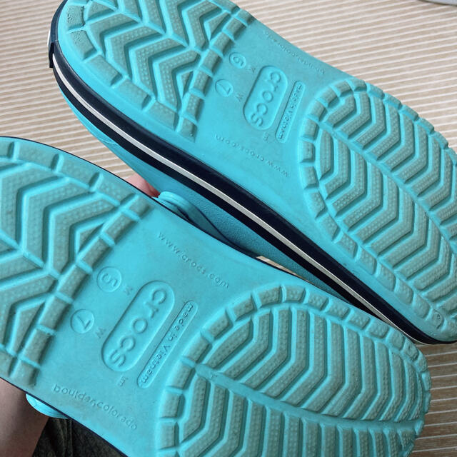 crocs(クロックス)のクロックスサンダル23.5ぐらい キッズ/ベビー/マタニティのキッズ靴/シューズ(15cm~)(サンダル)の商品写真