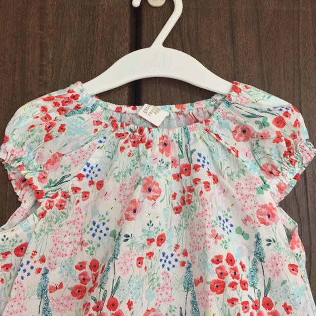 H&M(エイチアンドエム)のH&M 花柄ワンピース キッズ/ベビー/マタニティのベビー服(~85cm)(ワンピース)の商品写真