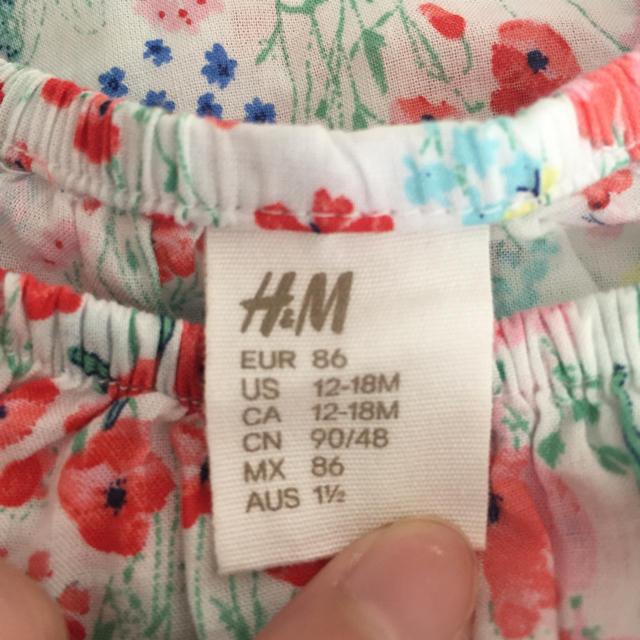 H&M(エイチアンドエム)のH&M 花柄ワンピース キッズ/ベビー/マタニティのベビー服(~85cm)(ワンピース)の商品写真