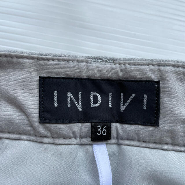 INDIVI(インディヴィ)のINDIVI インディヴィ パンツ　グレー　36 レディースのパンツ(カジュアルパンツ)の商品写真