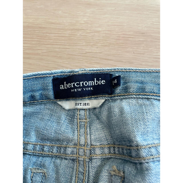 Abercrombie&Fitch(アバクロンビーアンドフィッチ)のアバクロ　デニム ジーンズ レディースのパンツ(デニム/ジーンズ)の商品写真