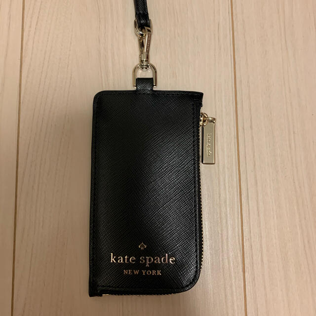 kate spade new york(ケイトスペードニューヨーク)の【ケート・スペード　ニューヨーク】 ブラック　カードフォルダー レディースのファッション小物(パスケース/IDカードホルダー)の商品写真