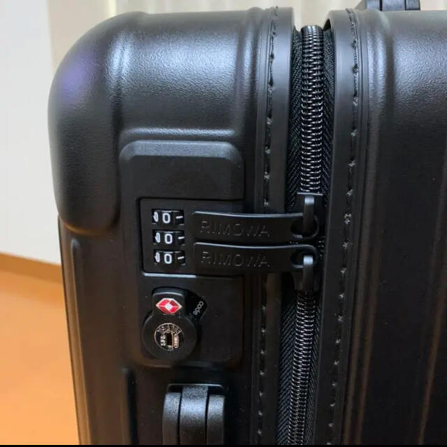 RIMOWA(リモワ)のjg様専用★新品 RIMOWA リモワ　エッセンシャル 34L 機内　4輪 レディースのバッグ(スーツケース/キャリーバッグ)の商品写真