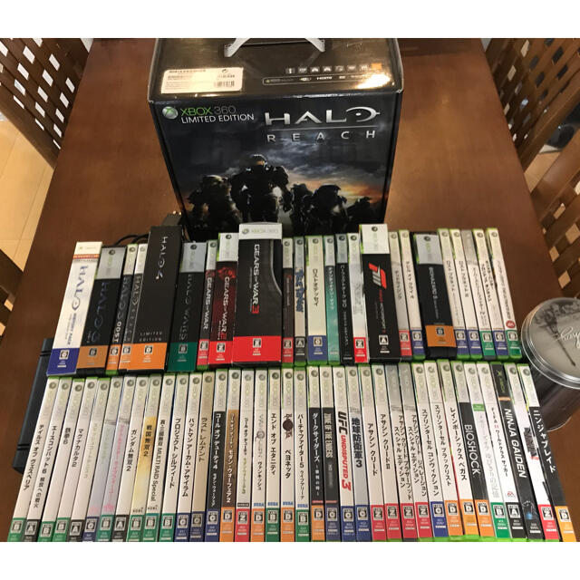 Xbox360(エックスボックス360)のXBOX360 新型 HALO REACH限定版250GB＋ソフト60本以上 エンタメ/ホビーのゲームソフト/ゲーム機本体(家庭用ゲーム機本体)の商品写真