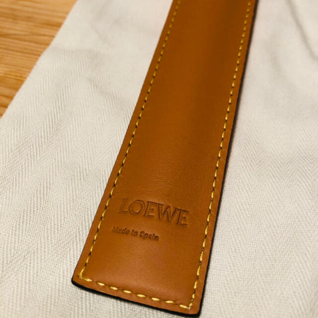 LOEWE(ロエベ)のLOEWE  スラップ ブレスレット スモール (カーフ) レディースのアクセサリー(ブレスレット/バングル)の商品写真