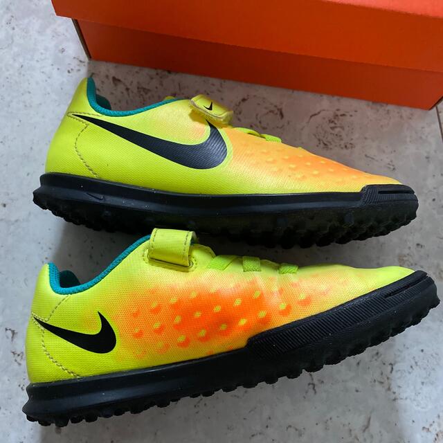 NIKE(ナイキ)のナイキ　NIKE サッカー　シューズ　18 cm キッズ/ベビー/マタニティのキッズ靴/シューズ(15cm~)(その他)の商品写真