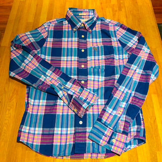 アバクロンビーアンドフィッチ(Abercrombie&Fitch)のアバクロ　コットンシャツ　Mサイズ　紺×ピンク×白　マドラスチェック　未使用(シャツ)