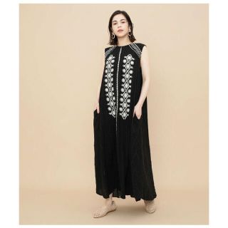 イエナ(IENA)の週末セールneQuittezpas⭐︎新品CTN EMB LONG DRESS(ロングワンピース/マキシワンピース)