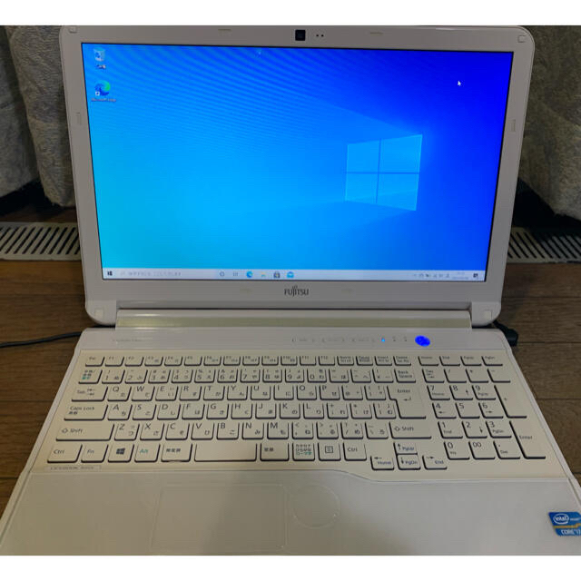 富士通(フジツウ)の【値下げ】Win10　富士通　AH53/K　Core i7　4GB　750GB スマホ/家電/カメラのPC/タブレット(ノートPC)の商品写真