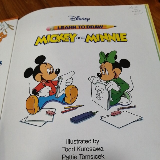 Disney(ディズニー)のミッキーマウス　ミニーマウス　描き方　本 エンタメ/ホビーの本(洋書)の商品写真