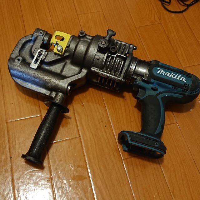 マキタ充電式油圧パンチャーPP200DRG本体、バッテリー、充電機