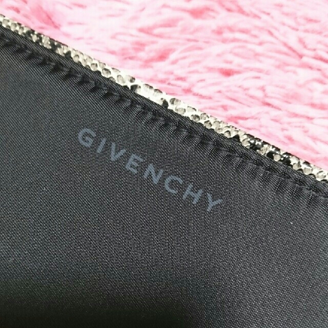 GIVENCHY(ジバンシィ)のジバンシィポーチ レディースのファッション小物(ポーチ)の商品写真