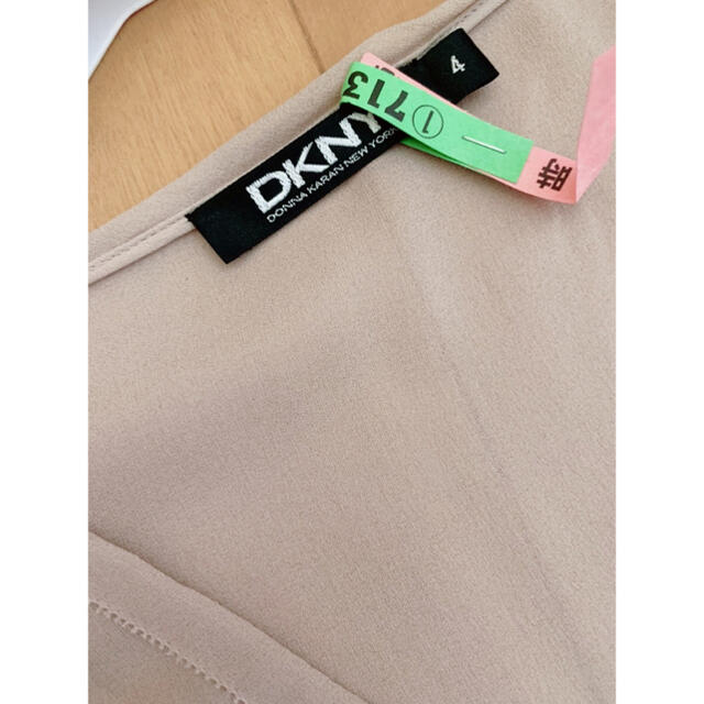 DKNY(ダナキャランニューヨーク)のDKNY / ダナキャラン べージュ シルク ワンピース サイズ4 レディースのワンピース(ひざ丈ワンピース)の商品写真