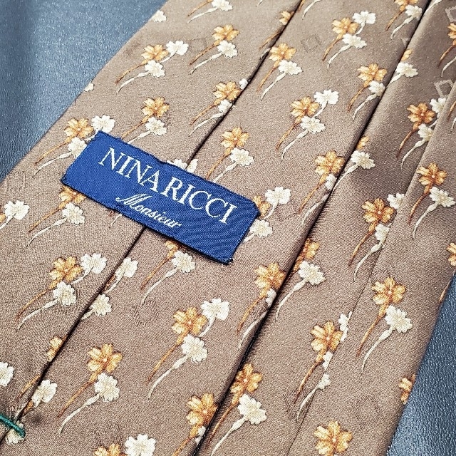 NINA RICCI(ニナリッチ)のニナリッチ　ブランド　ネクタイ　茶系　花柄　総柄　日本製　シルク　メンズ メンズのファッション小物(ネクタイ)の商品写真