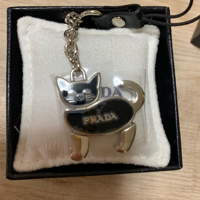 PRADA(プラダ)のプラダ　猫　キーホルダー　ブラック レディースのファッション小物(キーケース)の商品写真