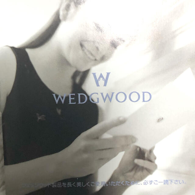 WEDGWOOD(ウェッジウッド)のウエッジウッド　ワイルド ストロベリーの花瓶 インテリア/住まい/日用品のインテリア小物(花瓶)の商品写真
