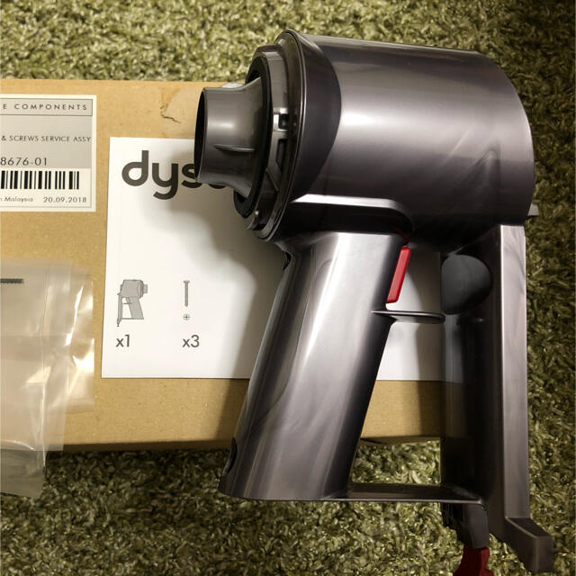 Dyson(ダイソン)のdyson ダイソン　V7 trigger パーツ　ジャンク品 スマホ/家電/カメラの生活家電(掃除機)の商品写真