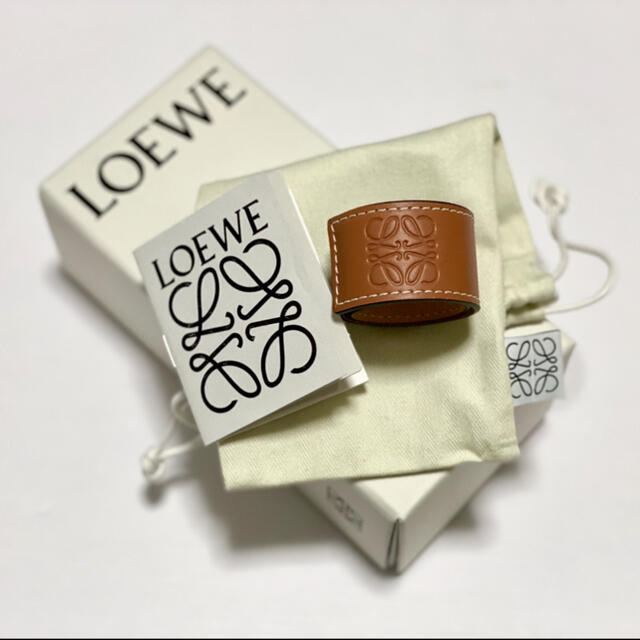 ほぼ新品未使用 LOEWE レザーバングル タンロエベ