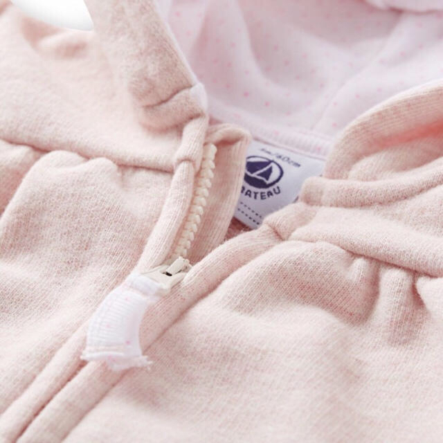 PETIT BATEAU(プチバトー)の新品 プチバトー♡ スウェットジップアップパーカ 18M キッズ/ベビー/マタニティのベビー服(~85cm)(トレーナー)の商品写真