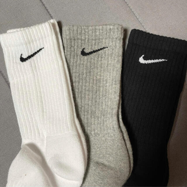 NIKE(ナイキ)の新品 NIKE ナイキ エブリデイ クッションド クルー ソックス 3足組 レディースのレッグウェア(ソックス)の商品写真