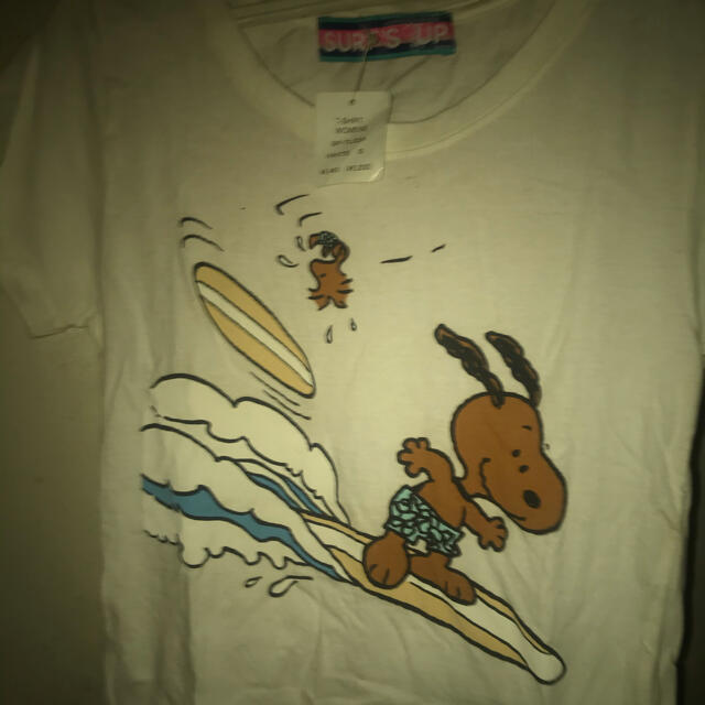 SNOOPY(スヌーピー)の日焼けスヌーピー　Tシャツ　白 レディースのトップス(Tシャツ(半袖/袖なし))の商品写真