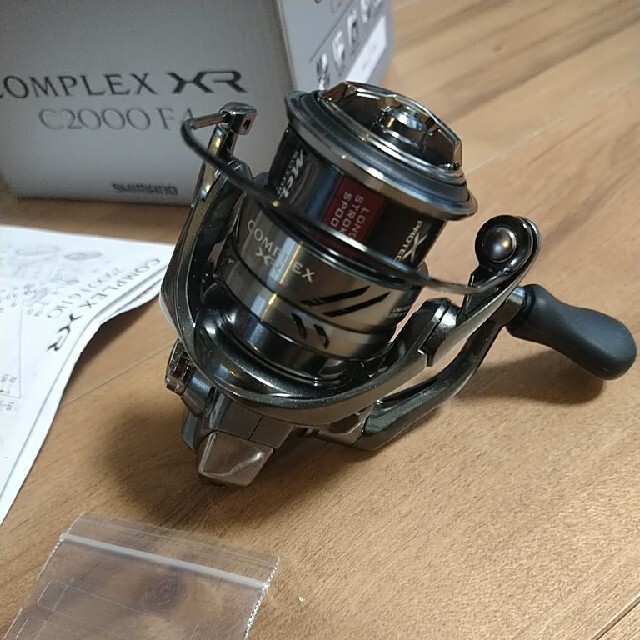 SHIMANO - 新品 シマノ スピニングリール 21コンプレックスXR C2000 F4