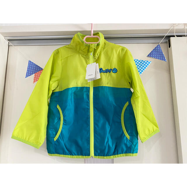 BeBe(ベベ)の新品 110cm easyfreak ウインドブレーカー ベベ グリーン系 キッズ/ベビー/マタニティのキッズ服男の子用(90cm~)(ジャケット/上着)の商品写真