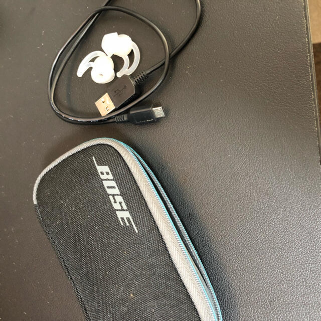 BOSE(ボーズ)のBOSE QC20 ノイズキャンセリングイヤホン　ごつ様専用 スマホ/家電/カメラのオーディオ機器(ヘッドフォン/イヤフォン)の商品写真