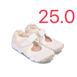 ナイキ(NIKE)のNIKE ナイキ AIR RIFT エアリフト BEIGE ベージュ 25(サンダル)