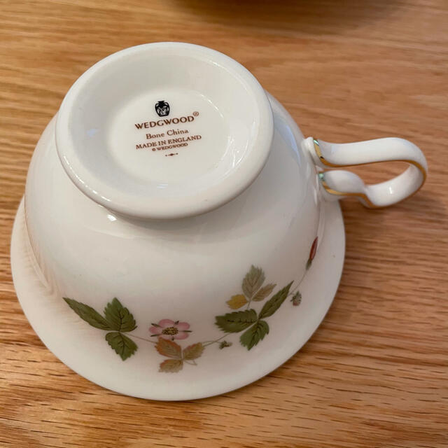 WEDGWOOD(ウェッジウッド)のWEDG WOOD WILD STRAWBERRY カップ&ソーサー インテリア/住まい/日用品のキッチン/食器(食器)の商品写真