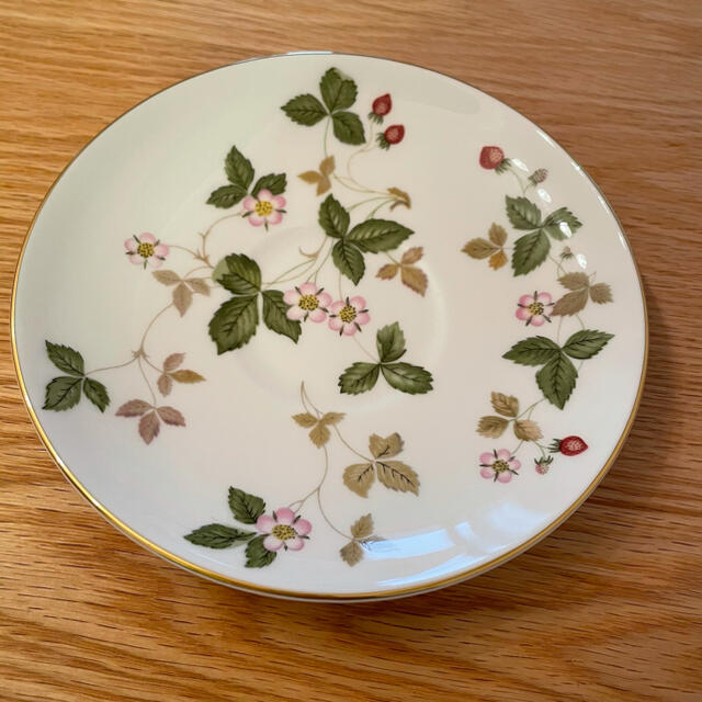 WEDGWOOD(ウェッジウッド)のWEDG WOOD WILD STRAWBERRY カップ&ソーサー インテリア/住まい/日用品のキッチン/食器(食器)の商品写真