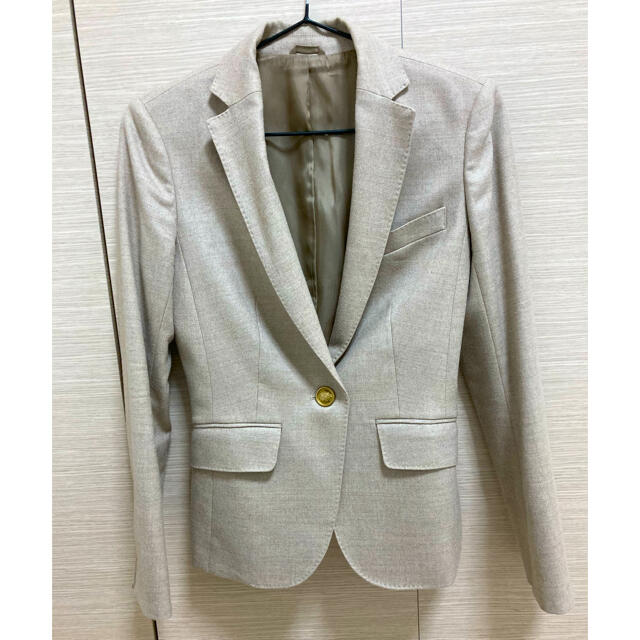 THE SUIT COMPANY(スーツカンパニー)の【半額以下】上下スーツカンパニー　Alta Qualitaシリーズ　ベージュ レディースのフォーマル/ドレス(スーツ)の商品写真