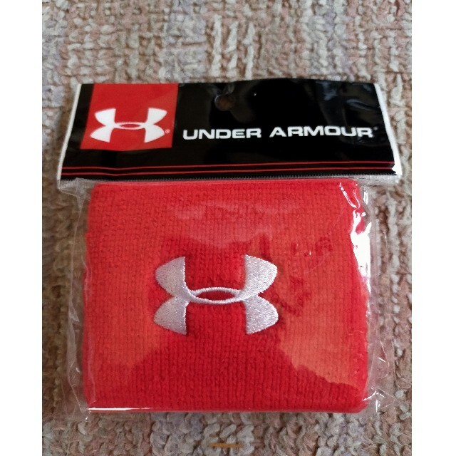 UNDER ARMOUR(アンダーアーマー)のUNDER ARMOUR　アンダーアーマー　リストバンド　赤 メンズのアクセサリー(バングル/リストバンド)の商品写真