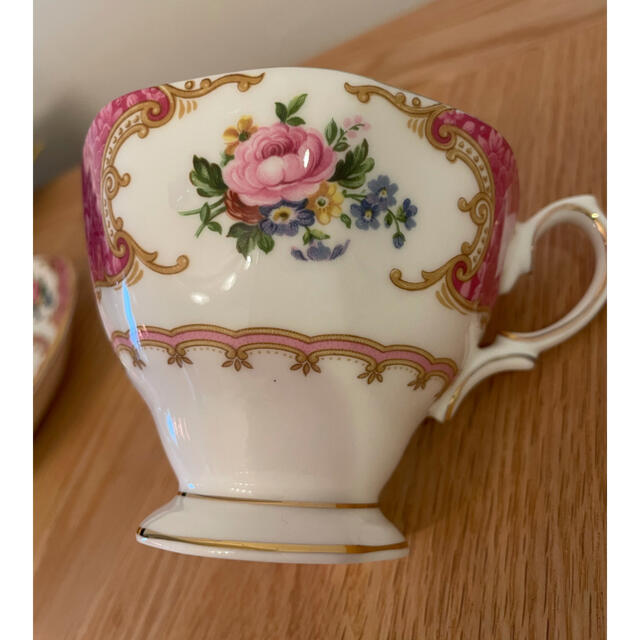 ROYAL ALBERT(ロイヤルアルバート)のROYAL ALBERT レディーカーライル　ティーカップ＆ソーサー インテリア/住まい/日用品のキッチン/食器(食器)の商品写真