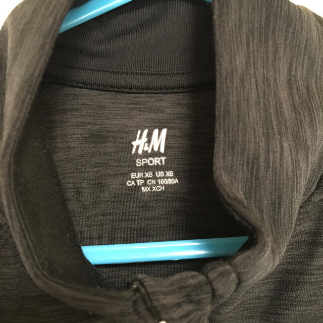 H&M(エイチアンドエム)の新品未使用トレーニングウェア スポーツ/アウトドアのランニング(ウェア)の商品写真