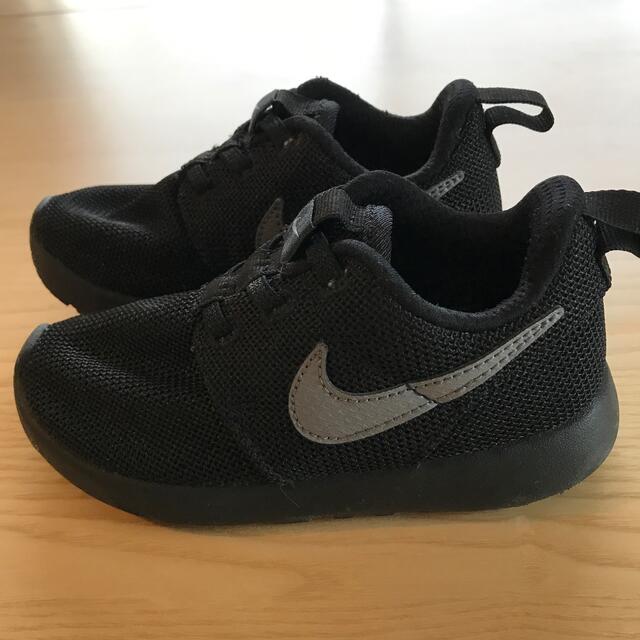 NIKE(ナイキ)のNIKE ナイキ　キッズスニーカー  新品　未使用　黒 キッズ/ベビー/マタニティのキッズ靴/シューズ(15cm~)(スニーカー)の商品写真