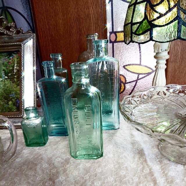 英国アンティークガラス瓶 エンタメ/ホビーの美術品/アンティーク(ガラス)の商品写真