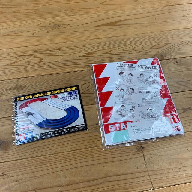  TAMIYA レーサーミニ四駆　ジャパンカップ　Jr.サーキット　赤青白 エンタメ/ホビーのおもちゃ/ぬいぐるみ(模型/プラモデル)の商品写真